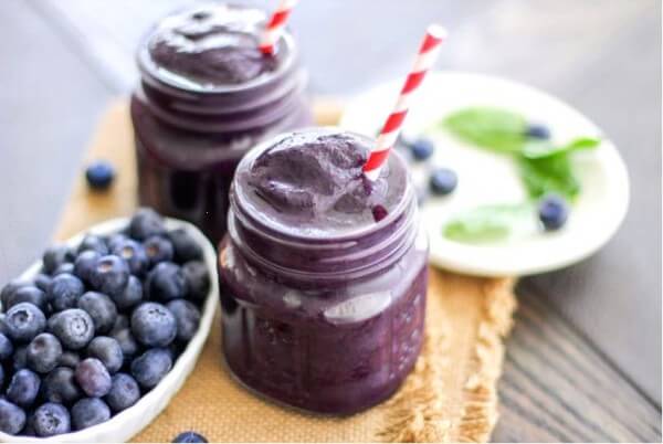 Berry green smoothie
